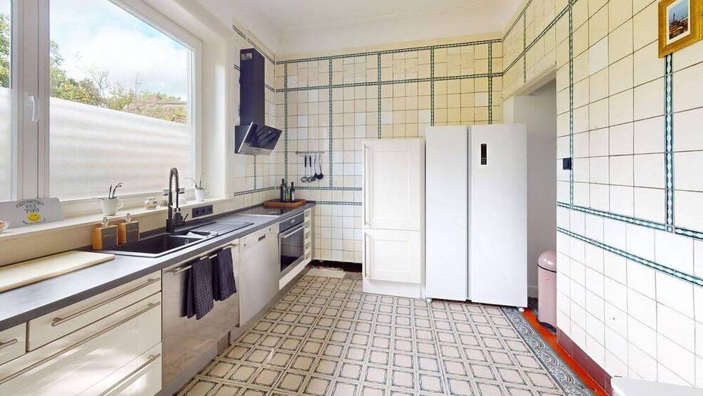 Renoviertes Altbau-Haus aus der Gründerzeit in Bauernhaus-Umgebung Alt-Osdorf