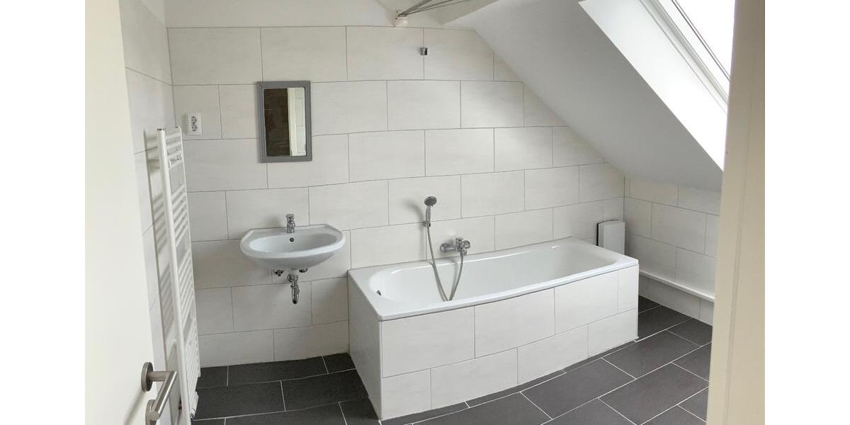 Sanierte 2-Zimmer-Wohnung mit EBK in Dinslaken zimmer