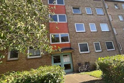 3 Zimmer-Wohnung mit Balkon und modernisiertem Tageslichtbad mit Wanne