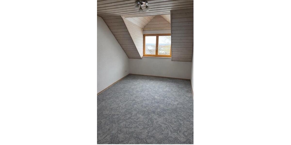 Pfreimd 107 m2 Wohnung im 1.OG mit Balkon, Keller, Garage, 4 zimmer