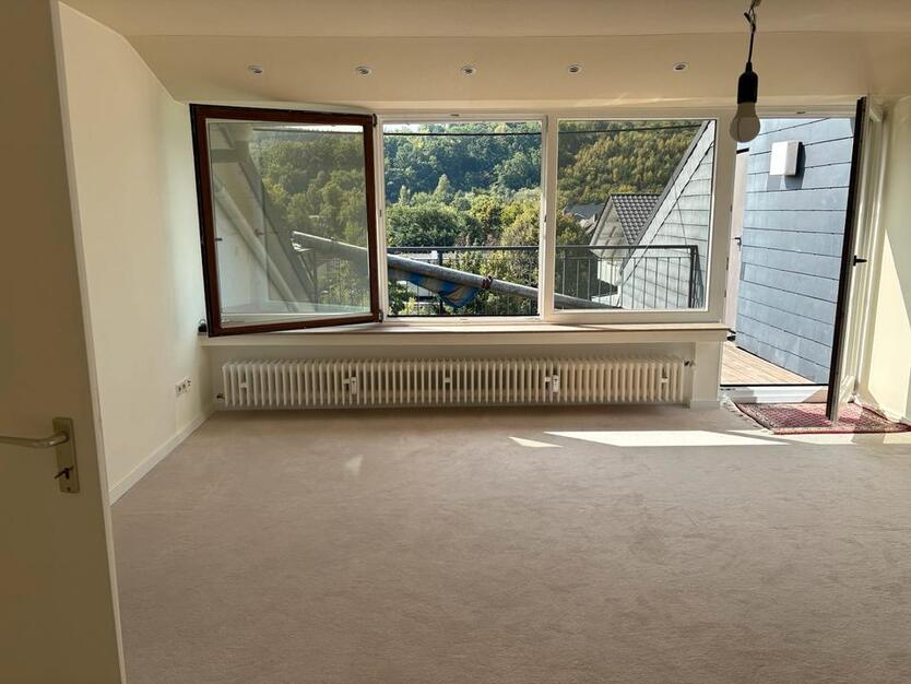 Helle Dachgeschoßwohnung in Netphen-Dreistiefenbach 113 qm