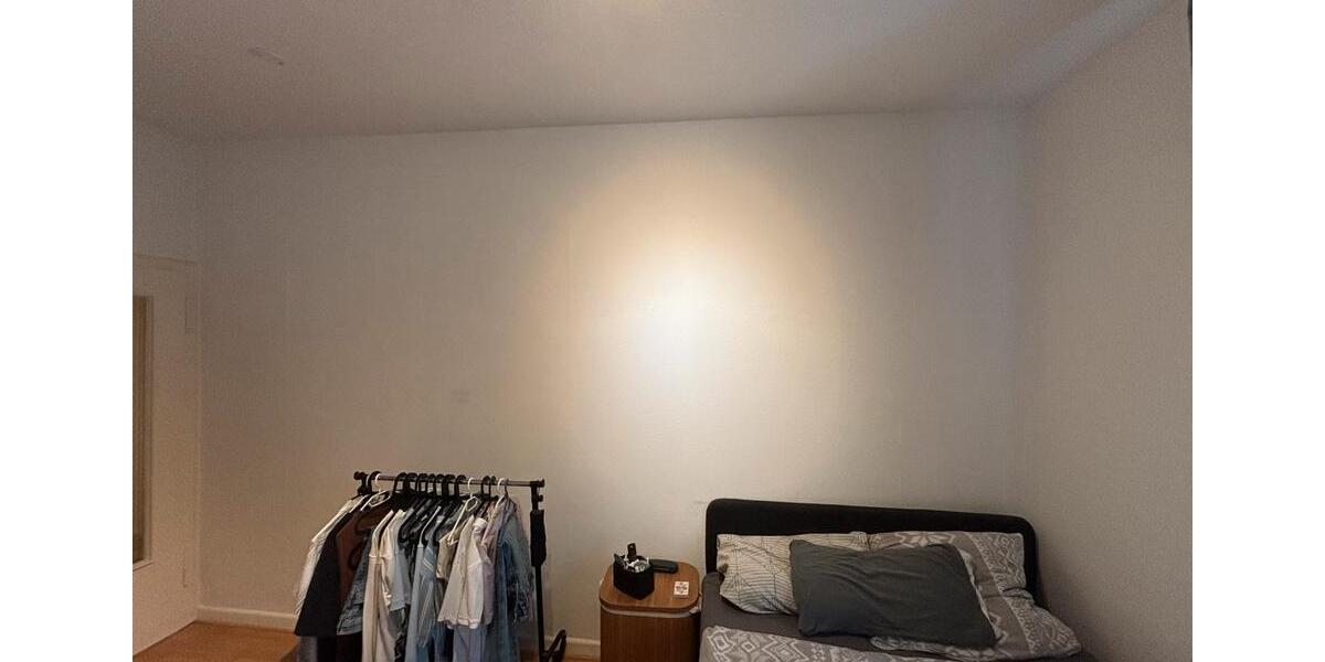 WG-Zimmer zu vermieten. 3 Zimmer Wohnung + Küche und Bad. 3 zimmer