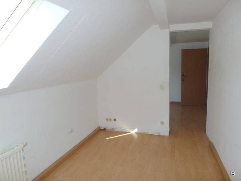Gemütliche 3-Zimmer DachWohnung mit Laminat und Bad mit Dusche * handwerlich begabte Mieter gesucht