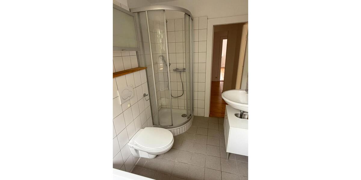 Dachgeschoßwohnung Kiel - 4 Zimmer, 127 m&sup2;, 1.490&euro; | Angebot:26625648