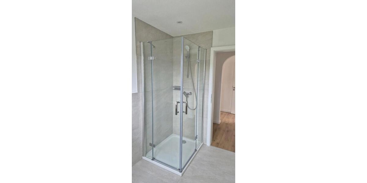 Erstbezug nach Sanierung lichtdurchflutete 3.5 Zi DG-Wohnung 3 zimmer