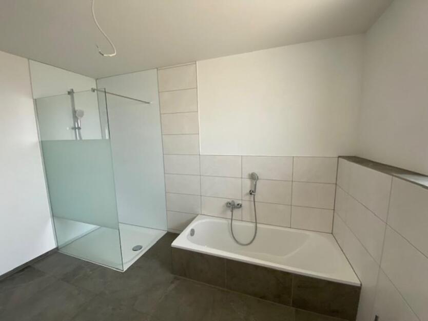 Erstbezug - moderne DH Hälfte mit PV Anlage, Wallbox, Wärmepumpe