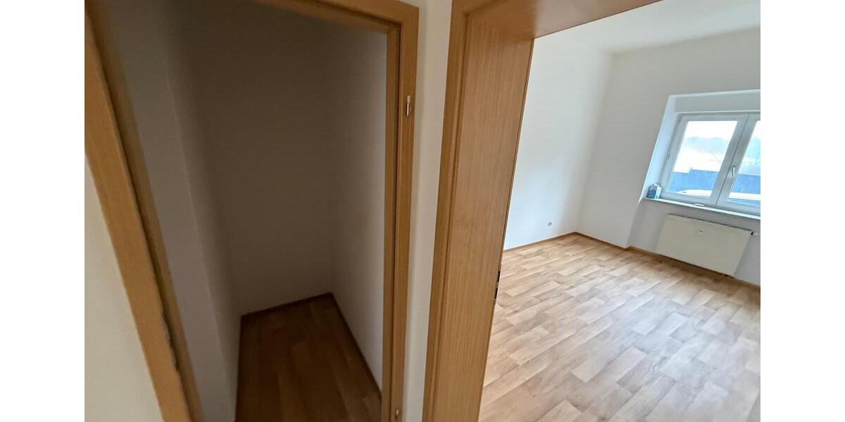 Etagenwohnung Plauen Alt Chrieschwitz - 2 Zimmer, 53 m&sup2;, 265&euro; | Angebot:26300863