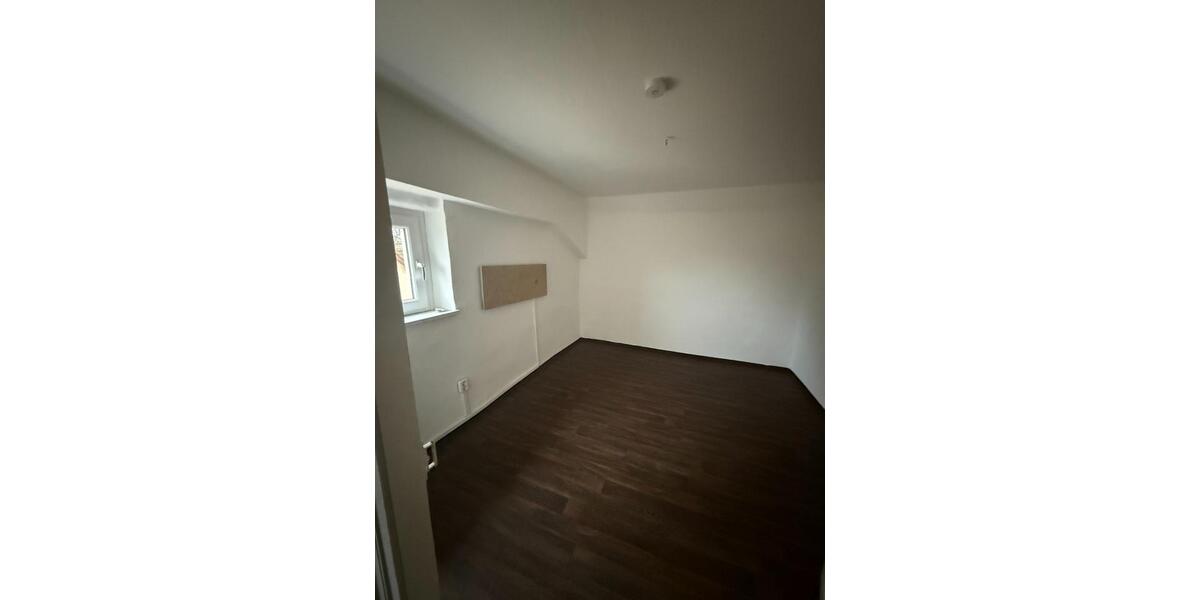 Erdgeschoßwohnung Scheinfeld - 7 Zimmer, 173 m&sup2;, 900&euro; | Angebot:24118533