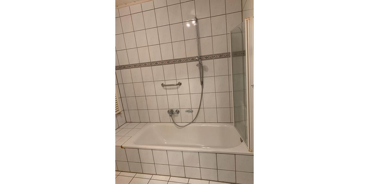 Erdgeschoßwohnung Lage - 3 Zimmer, 89 m&sup2;, 850&euro; | Angebot:26670870