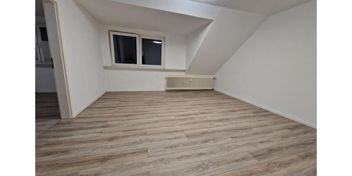 moderne Dachgeschosswohnung: Einziehen und Wohlfühlen. 2 zimmer