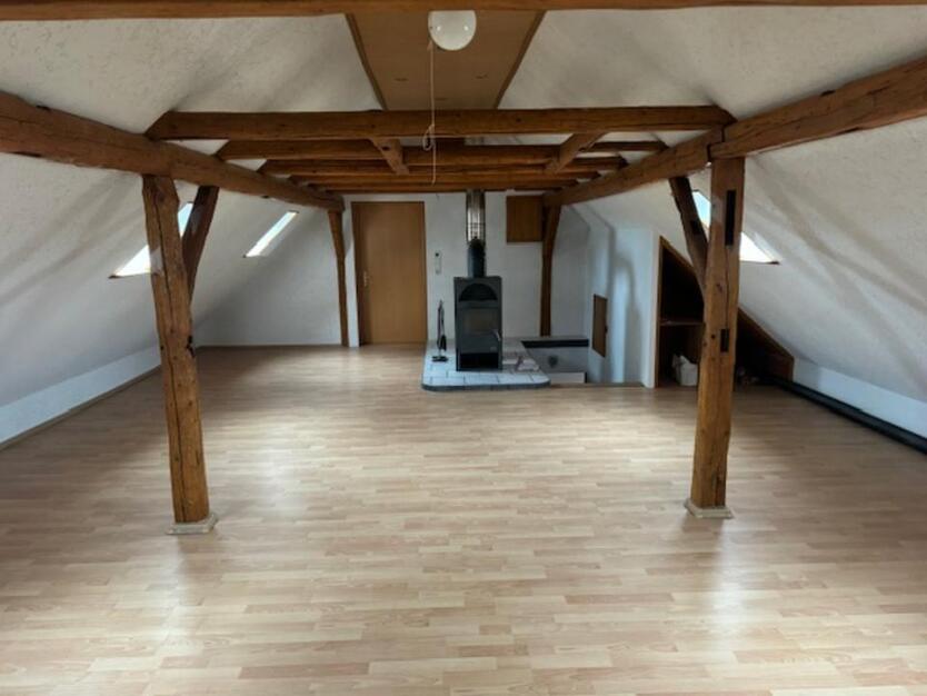 2-Etagen-Wohnung mit Kamin und Gartennutzung