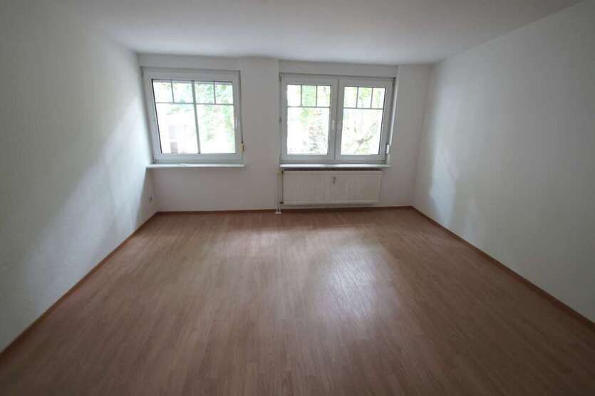 Hinterhaus mit 3 Zimmern, Terrasse, Wintergarten, Gäste-WC in der Eugen-Richter-Straße