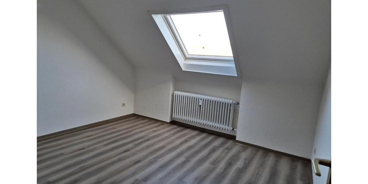 Dachgeschoßwohnung Blomberg - 3 Zimmer, 70 m&sup2;, 450&euro; | Angebot:26676305