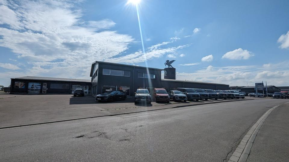 Moderne Büros mit Showroom und Dachterrasse zimmer