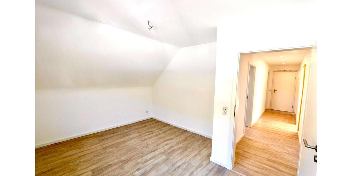 Dachgeschoßwohnung Overath - 3 Zimmer, 90 m&sup2;, 855&euro; | Angebot:25506990