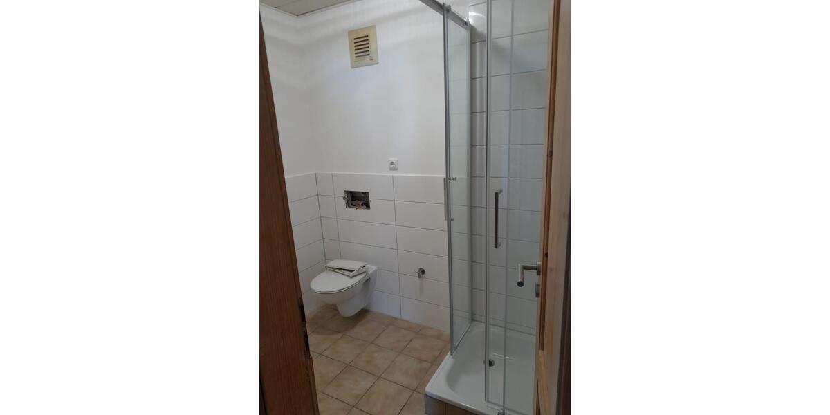 Wohnen auf Zeit Hunderdorf - 3 Zimmer, 165 m&sup2;, 685&euro; | Angebot:26285336