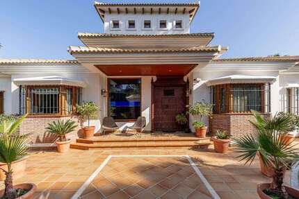 Haus zum Mieten in Malaga 9.000 € 644 m²
