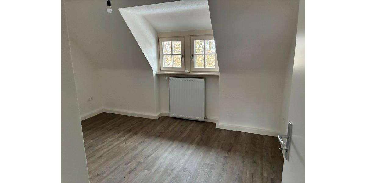 Dachgeschoßwohnung Kassel Harleshausen - 3 Zimmer, 42 m&sup2;, 484&euro; | Angebot:25960067