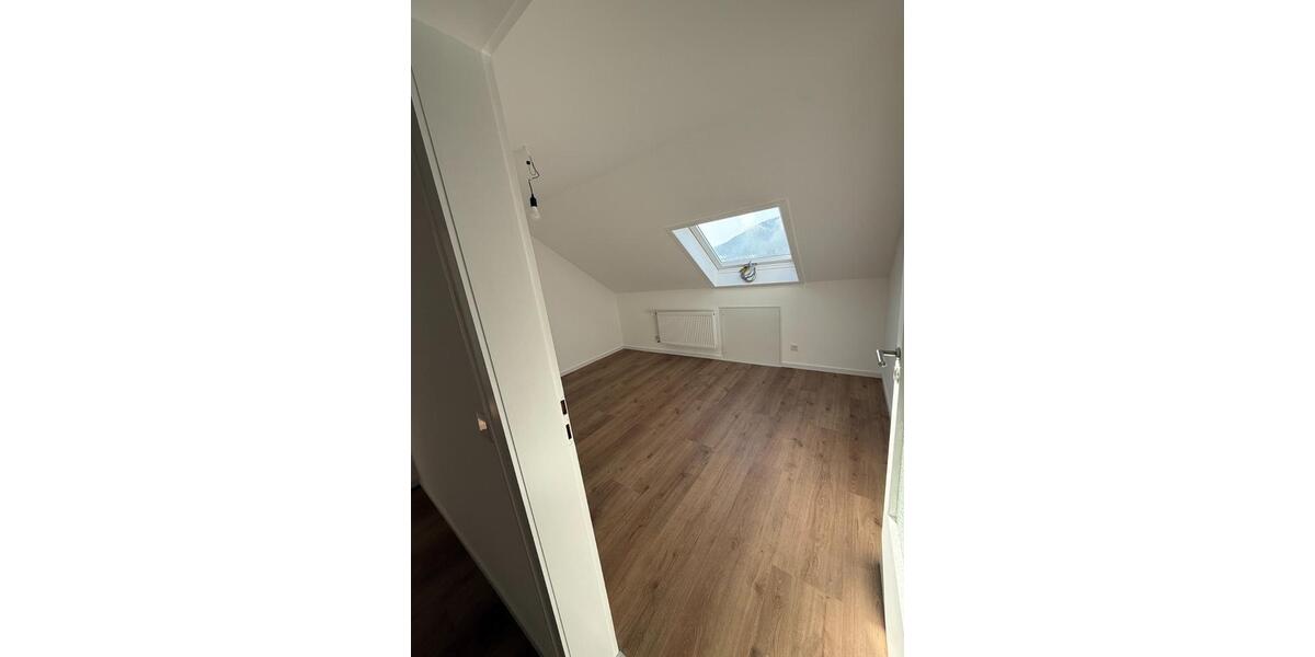 Dachgeschoßwohnung Laudenbach - 3 Zimmer, 77 m&sup2;, 1.450&euro; | Angebot:25805710