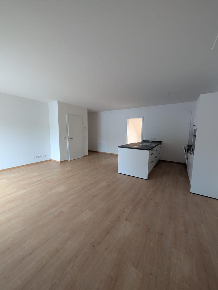 Erstbezug: Stilvolle NeubauWohnung mit großer Terrasse, Einbauküche und Stellplatz