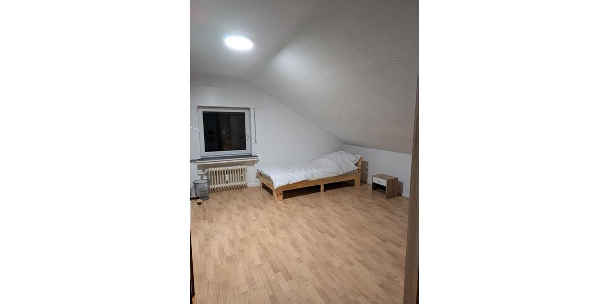 Etagenwohnung Siegen - 4.5 Zimmer, 105 m&sup2;, 100&euro; | Angebot:25258830