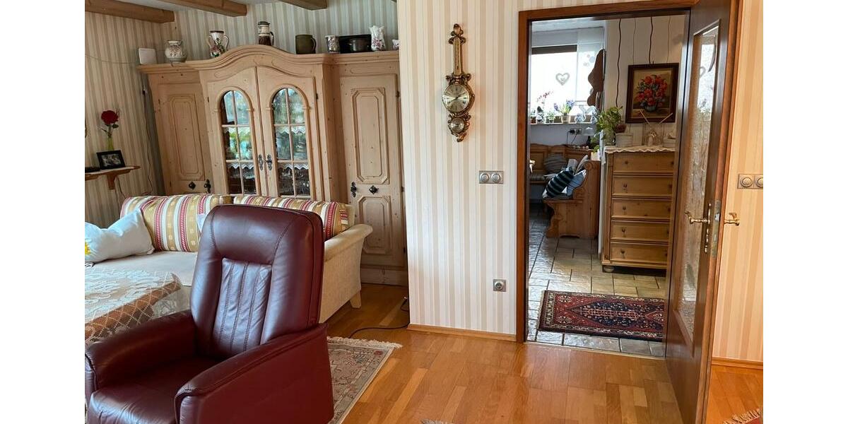 Erdgeschoßwohnung Selbitz - 3 Zimmer, 141 m&sup2;, 690&euro; | Angebot:26040544