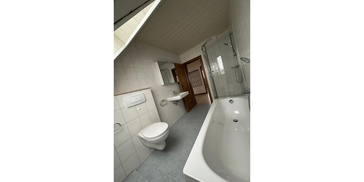 Dachgeschoßwohnung Berge - 4 Zimmer, 104 m&sup2;, 750&euro; | Angebot:26606674