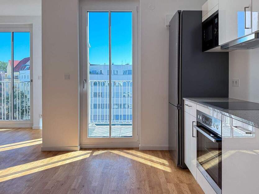 Schlau und effizient geschnittene Wohnung - Bodentiefe Fenster, viel Licht und mitten in der Stadt 2 zimmer
