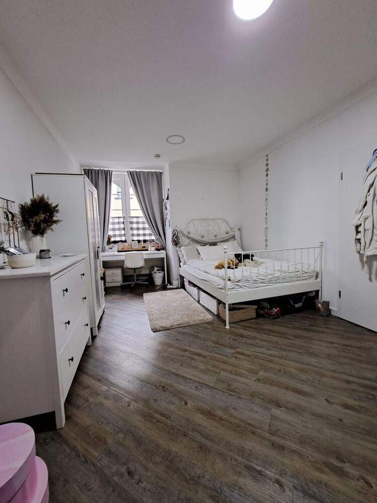Weibliche Mitbewohnerin gesucht, 1 WG Zimmer wird frei