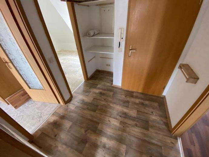 Etagenwohnung Könnern - 3 Zimmer, 69 m&sup2;, 345&euro; | Angebot:25666901