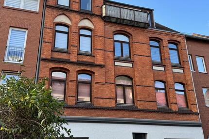 Ihr neues IMMOBILIEN QUARTIER: Sanierte 3,5-Zimmer Wohnung im 1. OG in Linden mit Tageslichtbad zimmer