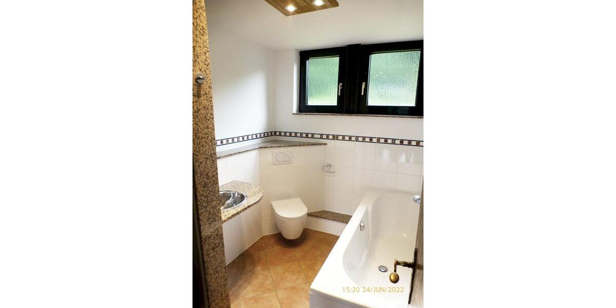 Dachgeschoßwohnung Niedernhausen - 3 Zimmer, 90 m&sup2;, 870&euro; | Angebot:26181056