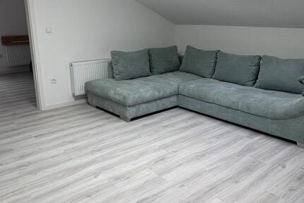 Vermiete Dachgeschoßwohnung mit Möbel