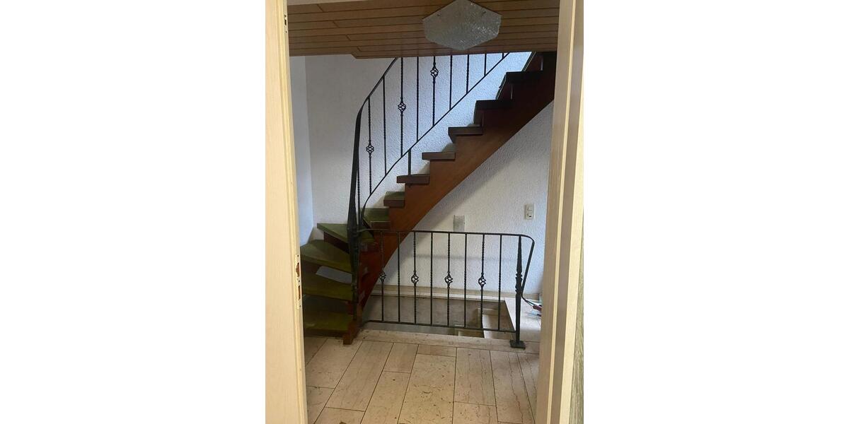 Erdgeschoßwohnung Siegen Eiserfeld - 4 Zimmer, 93 m&sup2;, 800&euro; | Angebot:24781965