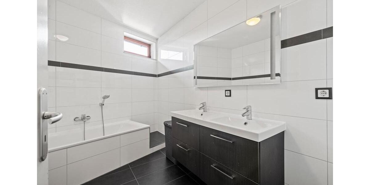 Etagenwohnung Markdorf - 4.5 Zimmer, 132 m&sup2;, 1.400&euro; | Angebot:26506387