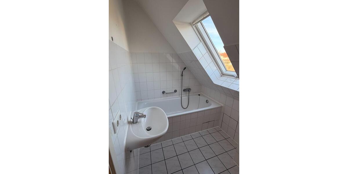 Dachgeschoßwohnung Neukieritzsch - 2 Zimmer, 38 m&sup2;, 215&euro; | Angebot:25378479