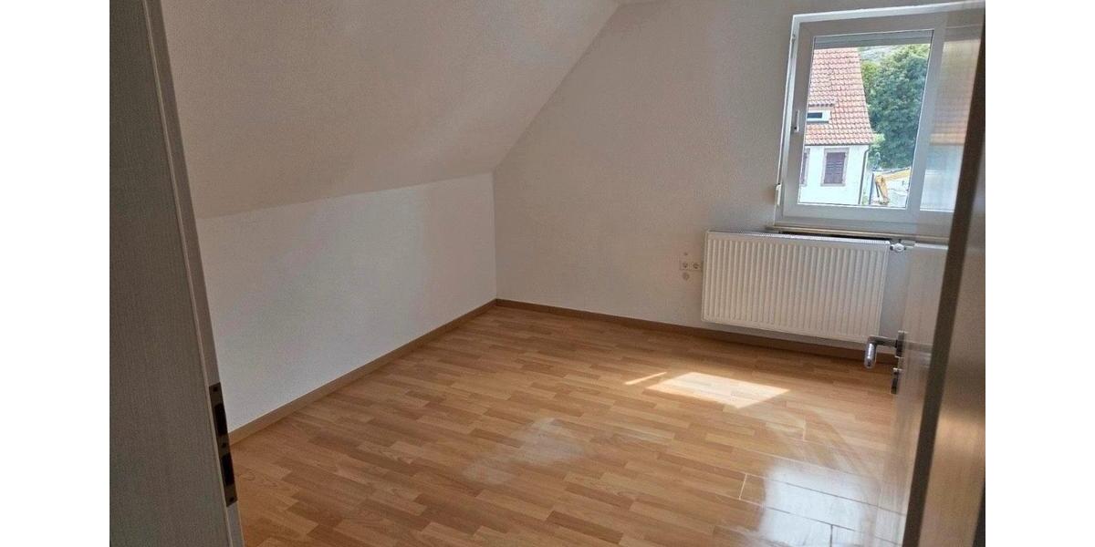 Etagenwohnung Mühlacker - 3 Zimmer, 70 m&sup2;, 750&euro; | Angebot:25853823