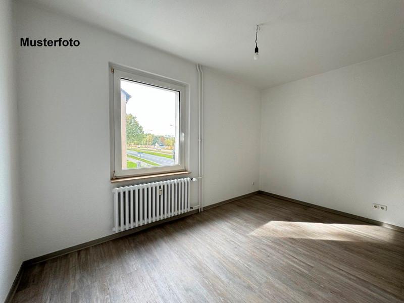 sanierte, großzügige 2-Zimmer-Wohnung in Innenstadtnähe zimmer