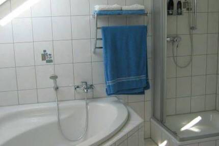 Gemütliche DG-Wohnung mit Balkon in Nähe Barmen City und Bahnhof
