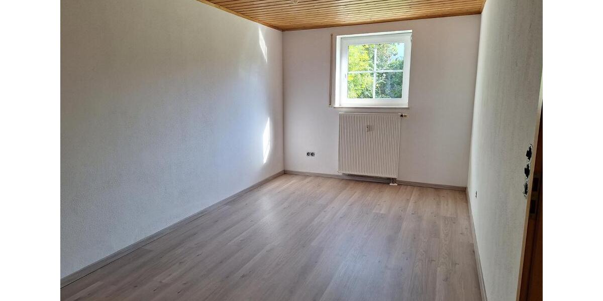 Etagenwohnung Schierling - 3 Zimmer, 90 m&sup2;, 600&euro; | Angebot:25655385