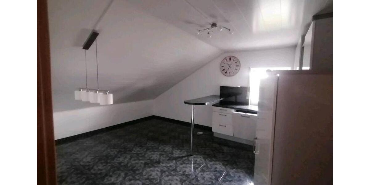 Dachgeschoßwohnung Langgöns - 3 Zimmer, 90 m&sup2;, 1.100&euro; | Angebot:26614041