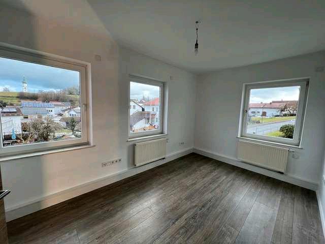 Helle Wohnung mit Balkon und Garage in Neumarkt-Sankt Veit 3 zimmer