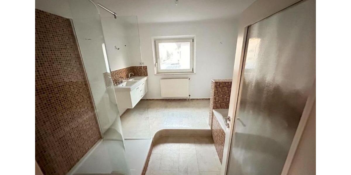 Maisonettenwohnung Halle (Saale) - 4 Zimmer, 140 m&sup2;, 1.150&euro; | Angebot:26675415