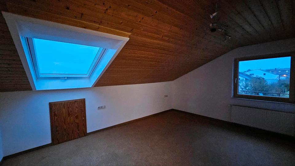 3 Zimmer DG-Wohnung mit EBK & Balkon 3 zimmer