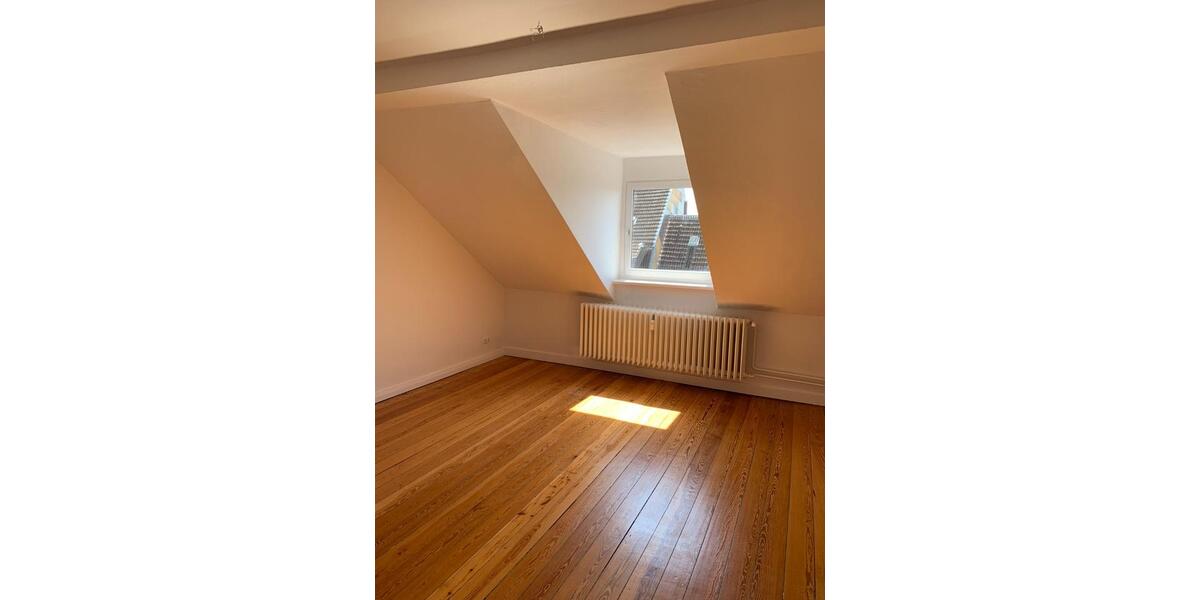 Dachgeschoßwohnung Kiel - 4 Zimmer, 127 m&sup2;, 1.590&euro; | Angebot:25831332