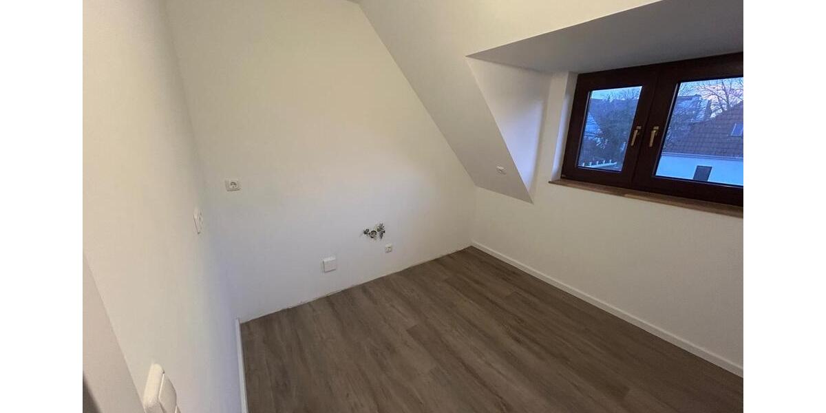 Dachgeschoßwohnung Cuxhaven Groden - 2.5 Zimmer, 50 m&sup2;, 600&euro; | Angebot:25823958