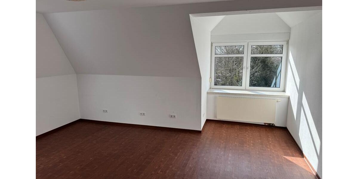 Dachgeschoßwohnung Twist - 3 Zimmer, 135 m&sup2;, 1.080&euro; | Angebot:25656771
