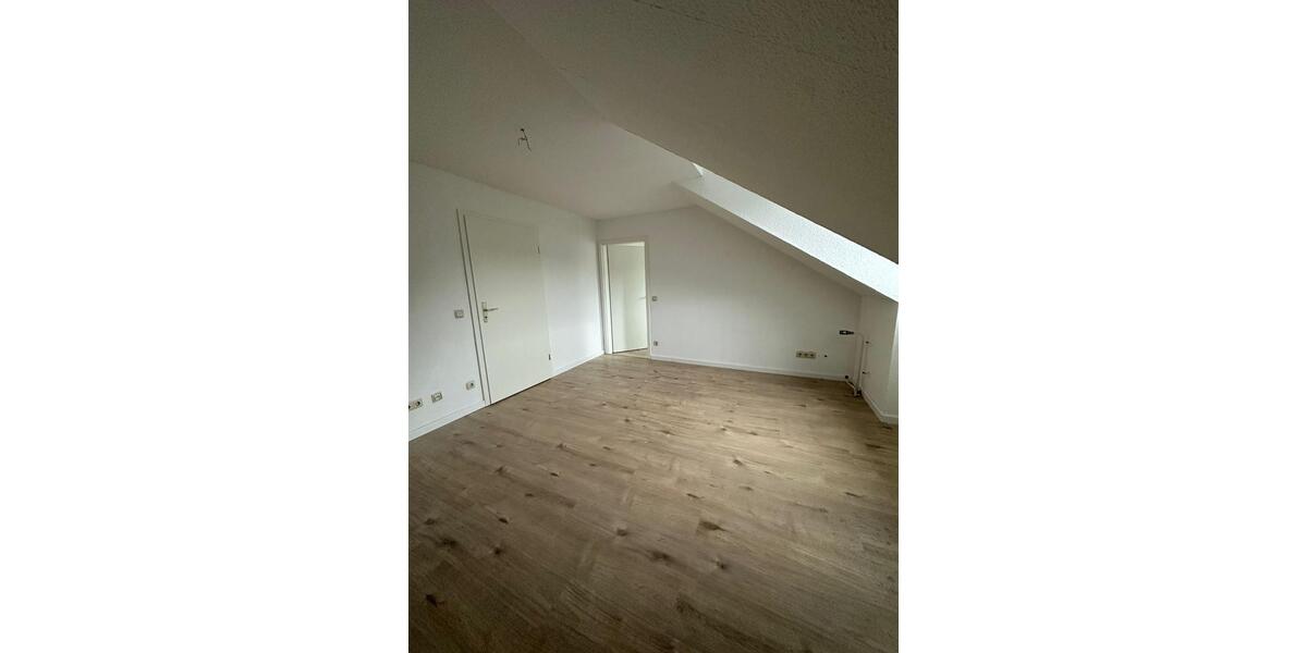 Dachgeschoßwohnung Saarbrücken West - 2 Zimmer, 45 m&sup2;, 540&euro; | Angebot:25221721