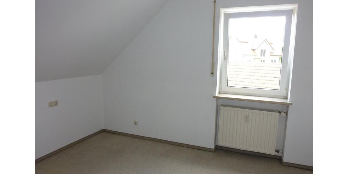 Dachgeschoßwohnung Schrobenhausen - 3 Zimmer, 74 m&sup2;, 745&euro; | Angebot:26646648