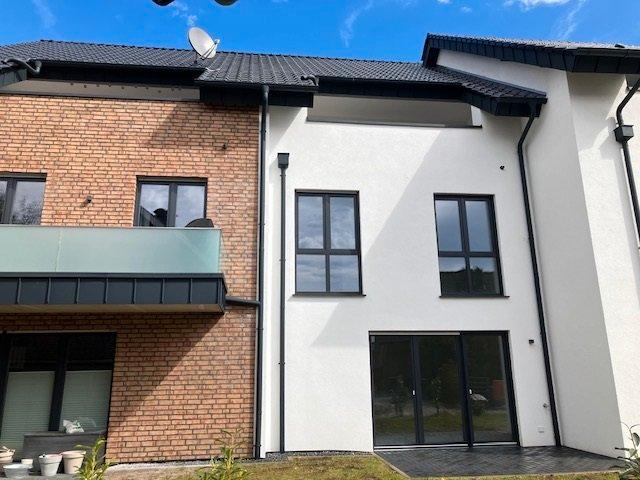 Reihenhaus Schloß Holte-Stukenbrock Stukenbrock - 5.5 Zimmer, 166 m&sup2;, 1.870&euro; | Angebot:26604364